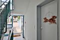 Helle Zweizimmerwohnung mit Garten und TG-Stellplatz - Hausflur