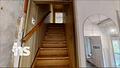PROVISIONSFREI: Doppelhaushälfte in Merseburg mit 5 Zimmern, Garten & Modernisierungspotenzial - Treppe ins Dachgeschoss