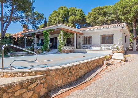 Attraktive Ebenerdige Villa mit 268 m² Wohnfläche auf 800 m² Grundstück