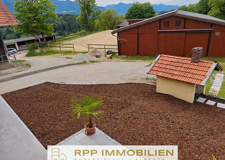Wohnen mit Bergblick - Wohnhaus mit Reitanlage vor den Chiemgauer Alpen - Haupthaus