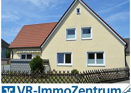 sanierungsbedürftige Doppelhaushälfte - Außenansicht