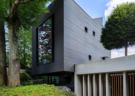 The perfect style: Einmalige Architektenvilla im Starnberger Süden - Gartenansicht