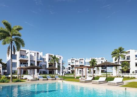 Wohnungen mit 2 Schlafzimmern, Tiefgaragenstellplatz und Gemeinschaftspool in einer wunderschönen Golfanlage und nur 500 m vom Strand
