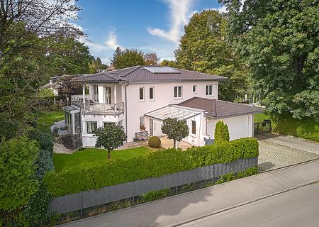 Villa mit Flair in Toplage: Hochwertiges Einfamilienhaus von 2012 mit Erdwärmepumpe, Kamin und Sauna - Charmantes Einfamilienhaus