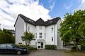 Kl. Wohnung mit Loggia mit TGP sowie 1 PKW Abstellplatz in schönem gepflegten Haus als Kapitalanlage - Haus mit Eingang