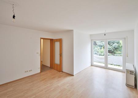 Einziehen & wohlfühlen: Bezugsfreie 3-Zimmer-Wohnung mit Balkon in Kuppenheim - Wohnbereich