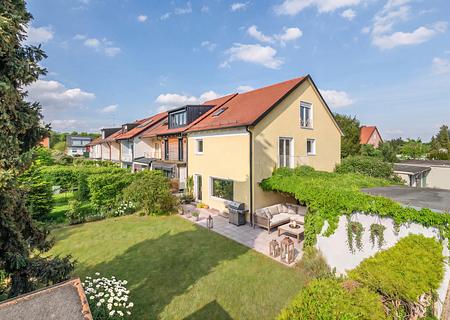 Familienfreundliches Reihenendhaus mit sonnigem Garten  zur Neugestaltung - Reihenhaus zur Neugestaltung