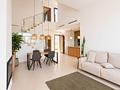 Moderne freistehende Villa mit privatem Pool und Dachterrasse