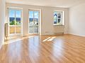 Zentrumsnahe, familienfreundliche Wohnung mit Süd-Balkon - Wohnzimmer (KI-Bearbeitung)