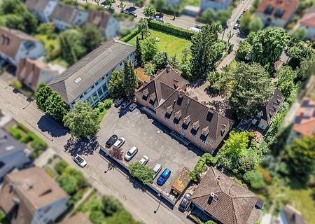 Gebäudeensemble mit besonderem Charakter und vielseitigen Entwicklungsmöglichkeiten - Drohnenansicht