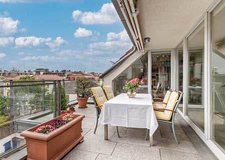 Über den Dächern Schwabings: Lichterfüllte 3,5-Zimmer-Maisonette mit Dachterrassen - Dachterrasse mit Weitblick