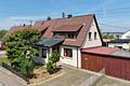Birkenfeld: Kleine Doppelhaushälfte mit großer Werkstatt, Garage und Garten - Hausansicht