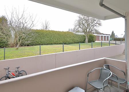 Ruhig gelegene 2-Zimmer-Wohnung mit offener Wohnküche, Balkon & Garage - zum Sommer bezugsfrei - Balkon