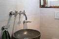 Leben im Grünen - modernes Landhaus mit ELW in einzigartiger Gartenoase - Stilvolles Gäste-WC
