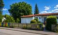Doppelhaushälfte auf 900 m² Grundstück – flexible Erwerbsmodelle möglich - Ansicht_Eingangsseite_KI-optimiert
