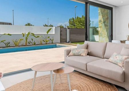 Eck-Luxusvilla mit privatem Pool - Captura de pantalla 2024-08-19