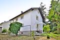 Charmantes Einfamilienhaus mit Garten, Garage & Hobbyraum – renovierungsbedürftig mit viel Potenzial - Gartenansicht