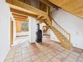 RESERVIERT:
Lichtdurchflutete 3-Zimmer-Wohnung mit Studio
- fairer Preis
- großes Potential - Wohnbereich / Treppe ins Studio