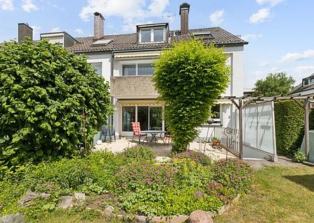 Sehr gepflegtes Reiheneckhaus mit schönem Garten & Garage - Rückansicht