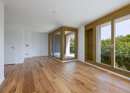 Noch dieses Jahr einziehen! Großzügige 4-Zimmer-Wohnung mit Loggia und Balkon - Wohnraum mit Loggia | Beispiel