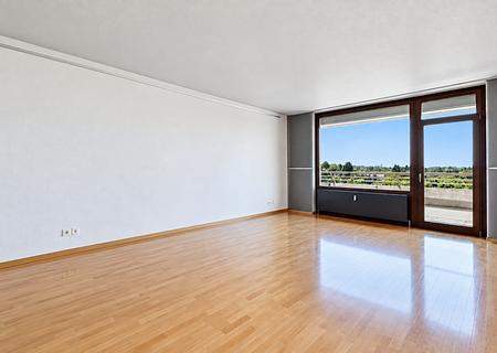 ++ Provisionsfrei investieren: 2 Zimmer mit Skylineblick++ - Wohnzimmer