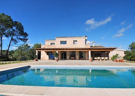 Großzügiges, modernes Landhaus mit viel Privatsphäre auf Mallorca zu verkaufen