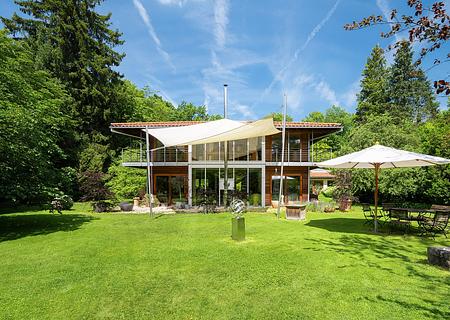 Freistehendes Einfamilienhaus im Chalet-Stil, modern interpretiert - Wohndomizil im Chalet-Stil