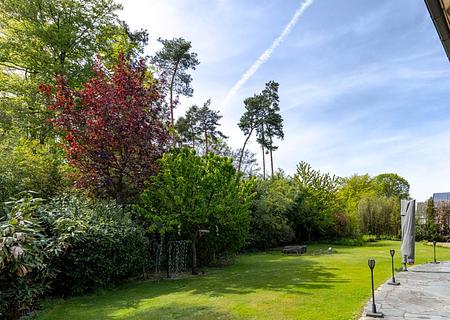 Modernes Architektenhaus in begehrter Waldrandlage mit 2 Wohneinheiten - Garten Ausschnitt