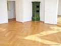 Klassisch stilvoll: Helle und großzügige Altbau Wohnung mit Ausrichtung zum ruhigen Innenhof - 3. OG - Wohnraum mit historischem Kamin