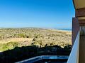 Maisonette-Wohnung mit 3 Schlafzimmern, 2 Bädern, 2 Kfz-Stellplätzen, Gemeinschaftspool und Meerblick nur 100 m vom Strand