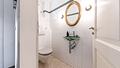 Elegantes Einfamilienhaus mit Wintergarten in ruhiger Lage in Trudering - Gäste WC