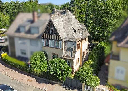 ++Altbaujuwel teilmöbliert mit parkähnlichem Garten in Niederursel++ - Titelbild