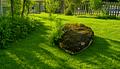Doppelhaushälfte auf 900 m² Grundstück – flexible Erwerbsmodelle möglich - Garten_Findling_KI-optimiert