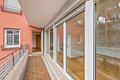 3 in 1 für Familien: 4-Zimmer-Wohnung, XXL-Keller & Tiefgaragenstellplatz - Überdachter Balkon mit großzügigen Fensterflächen