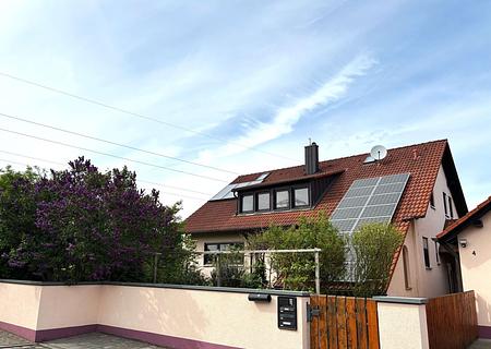 HEGERICH: Attraktive 3-Zimmer-Dachgeschosswohnung mit Terrasse in Oberasbach - Außenansicht