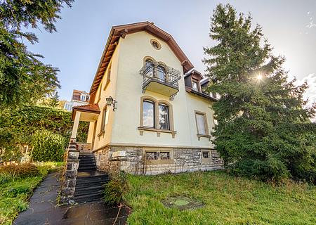 Stilvolles Einfamilienhaus, Baujahr 1935, in sehr guter Wohnlage von Bruchsal (sanierungsbedürftig) - Frontansicht