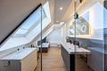 Familiengerechte Doppelhaushälfte in moderner Ästhetik mit Südterrasse und Garten - Designorienterte Bäder