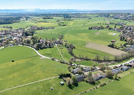 Landidyll mit Alpenblick: Domizil zur Neugestaltung in naturnaher Spitzenlage - Naturnahe Umgebung