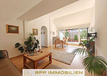 Lichtdurchflutete 2-Zimmer-Wohnung mit traumhafter West-Dachterrasse - Wohn-/Esszimmer