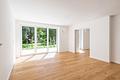 Zum Erstbezug: Großzügige 4-Zimmer-Wohnung im Erdgeschoss mit Privatgarten - Essbereich mit Zugang zur Terrasse