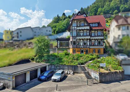 Attraktive Kapitalanlage mit Entwicklungspotenzial-Schwarzwaldvilla mit 6 Wohneinheiten - Titelbild