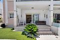 Moderne Wohnung mit eigenem Garten und direktem Zugang zum Pool