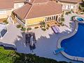 Prächtige freistehende Villa mit 3 Schlafzimmern, 4 Bädern, Fitnessraum, Sauna, Garage und Privatpool nur 1 km vom Strand