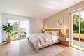 Ruhiges Landidyll: Großzügige Villa mit hochwertiger Ausstattung und traumhaftem Garten - Schlafzimmer mit Ankleide (visualisiert)