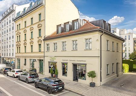 Saniertes denkmalgeschütztes Biedermeierhaus mit Ladeneinheit und zwei Wohneinheiten - Historisches Biedermeierhaus