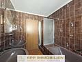 Helle 4,5-Zimmer-Wohnung mit Süd-Balkon und eigenem Garten in Lohhof - Badezimmer