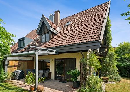 Großzügige Doppelhaushälfte mit Garten und Bergblick – Kapitalanlage mit 2 Jahre Rückvermietung