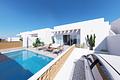Schöne ebenerdige Villa mit Pool - FACHADA_PARKING