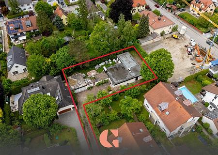 Baugrundstück mit Baugenehmigung für 12 Einheiten in ruhiger Lage - Drohnenaufnahme