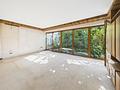 Sanierungsbedürftiges Reihenhaus mit viel Potenzial in toller Lage - Wohnbereich mit Zugang zur Terrasse
